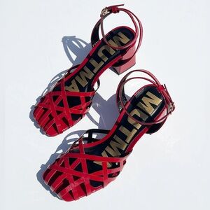 Caged Arana Shoe from Lisa Says Gah